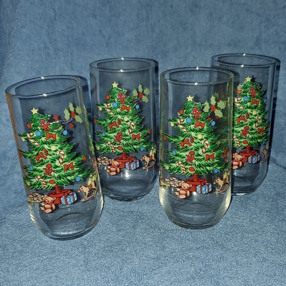 Vintage Luminarc Christmas Tree Presents Holly Drinking Glasses Set of 4